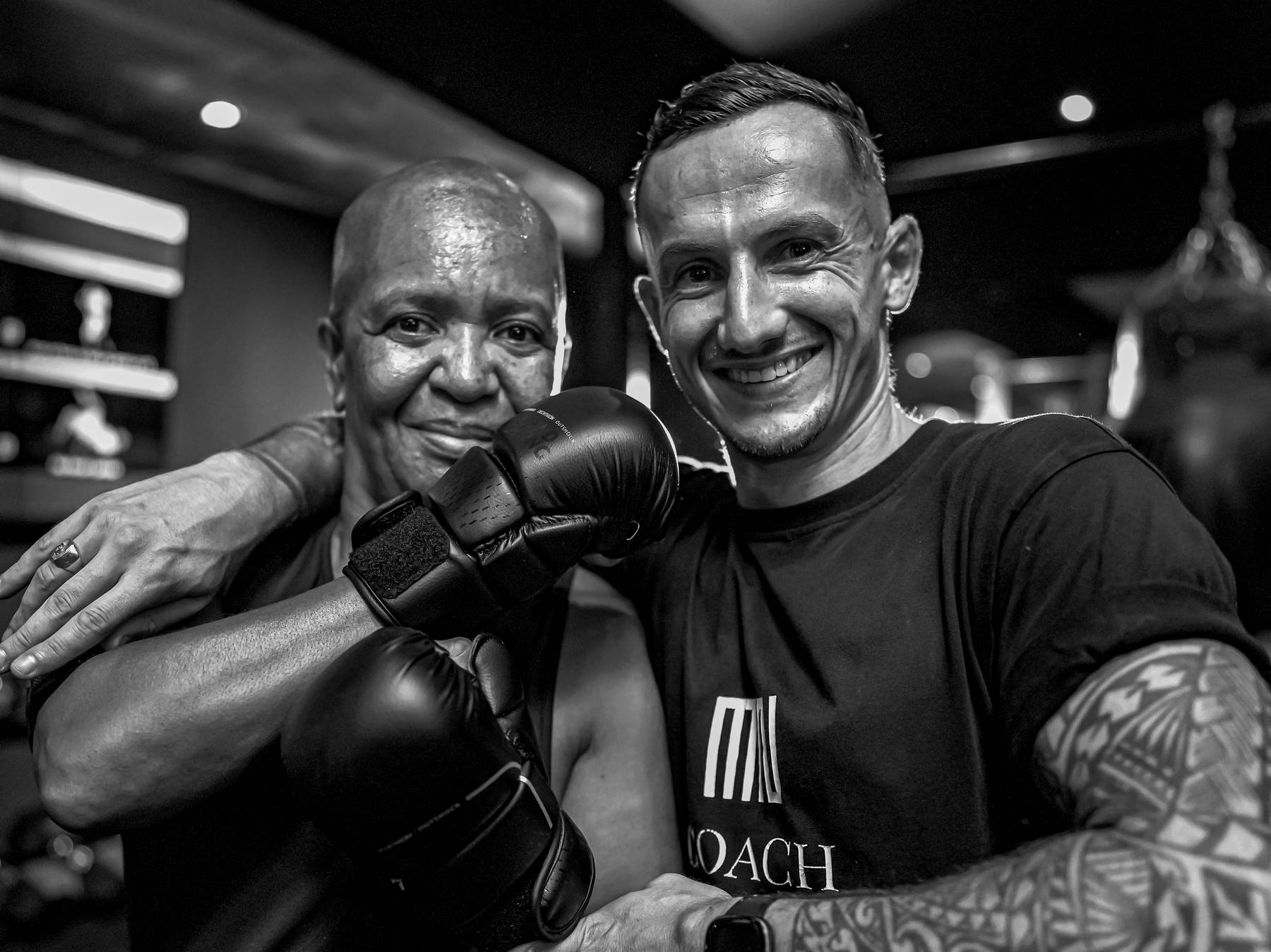 Coach MONT NOIR et adhérente après une séance de boxe au club Savanna, à Saint-Paul